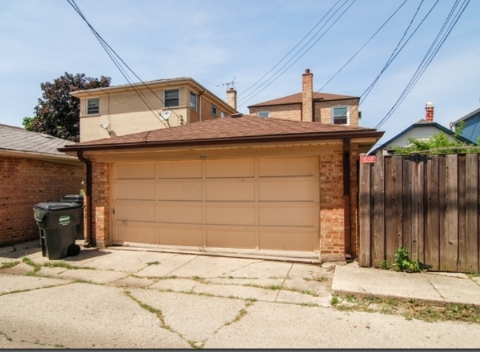 7343 W FULLERTON Avenue