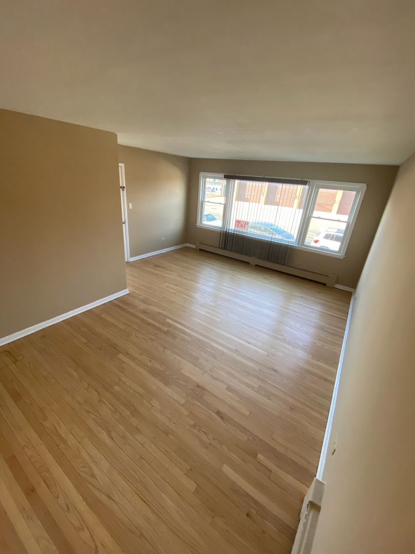 7343 W FULLERTON Avenue