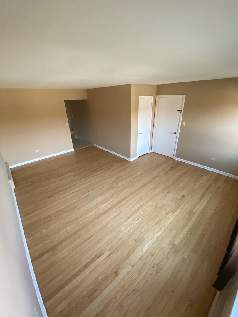 7343 W FULLERTON Avenue