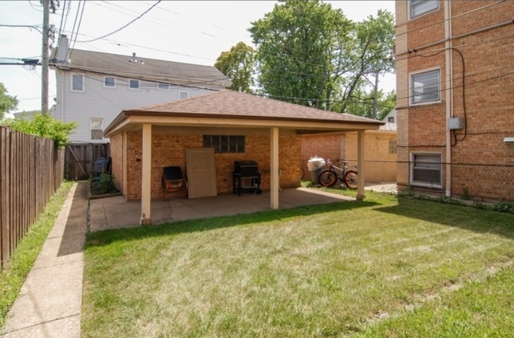 7343 W FULLERTON Avenue