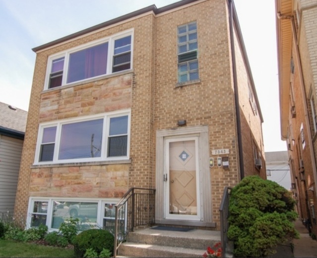 7343 W FULLERTON Avenue