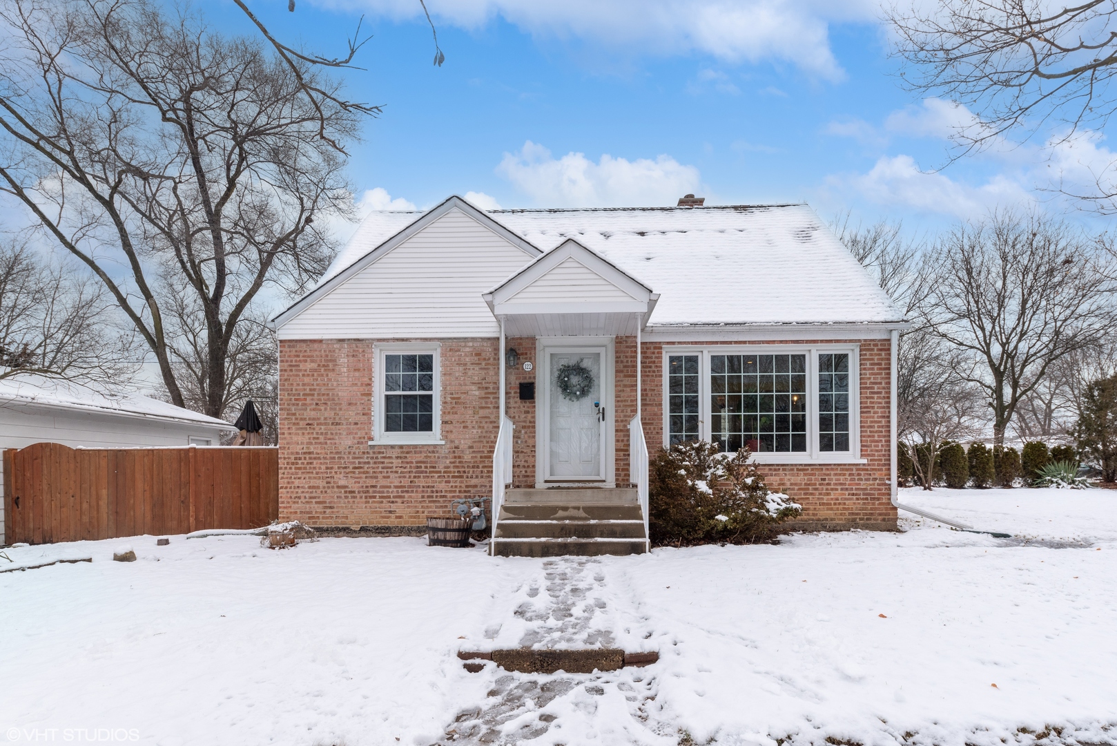 122 E HELEN Road