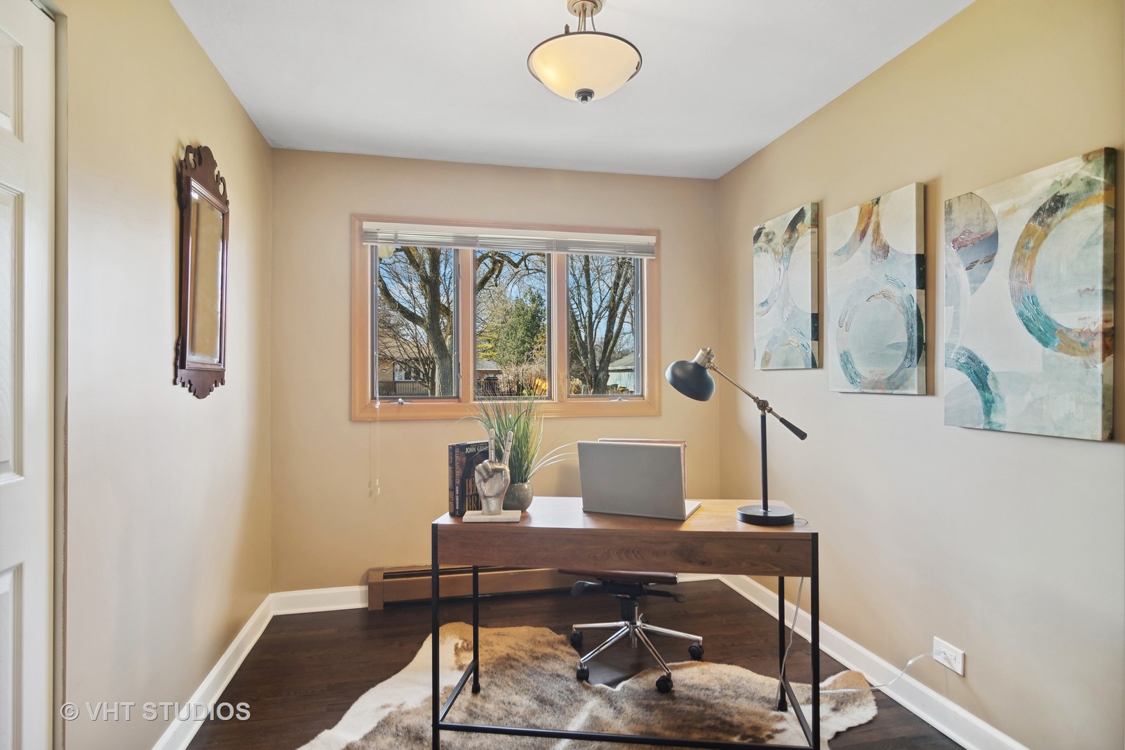 1103 N Drury Lane