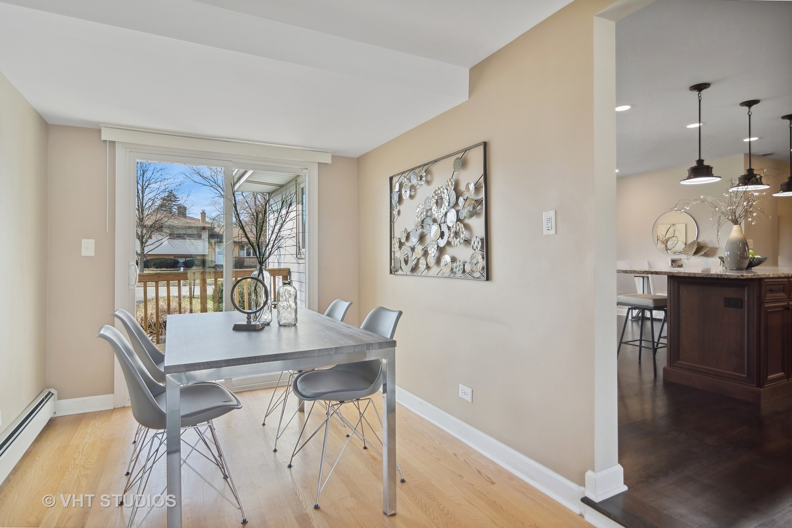 1103 N Drury Lane