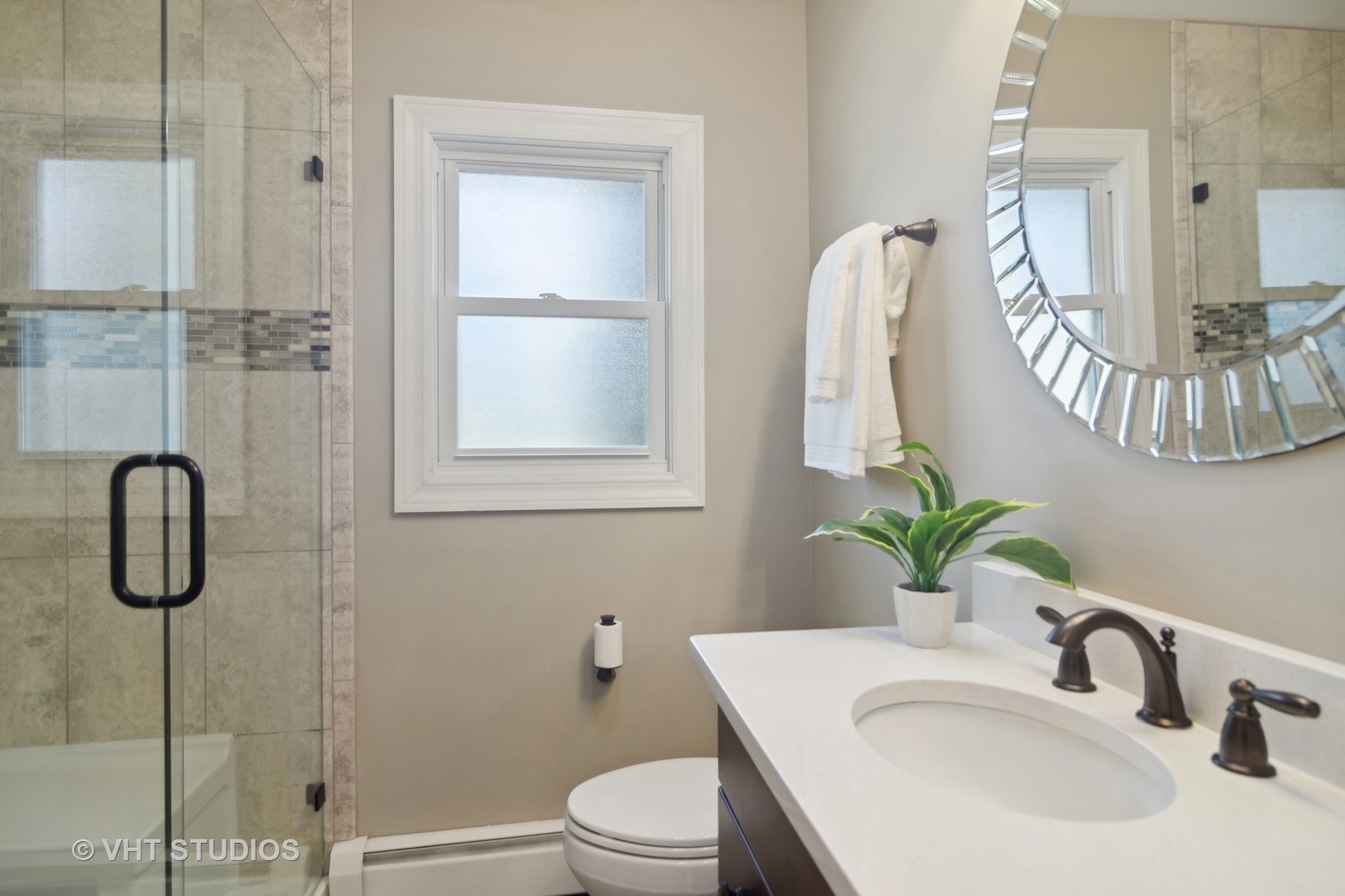 1103 N Drury Lane