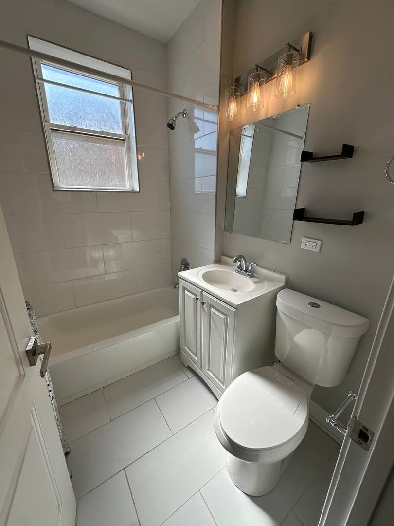 3351 W Sunnyside Avenue Unit: 2