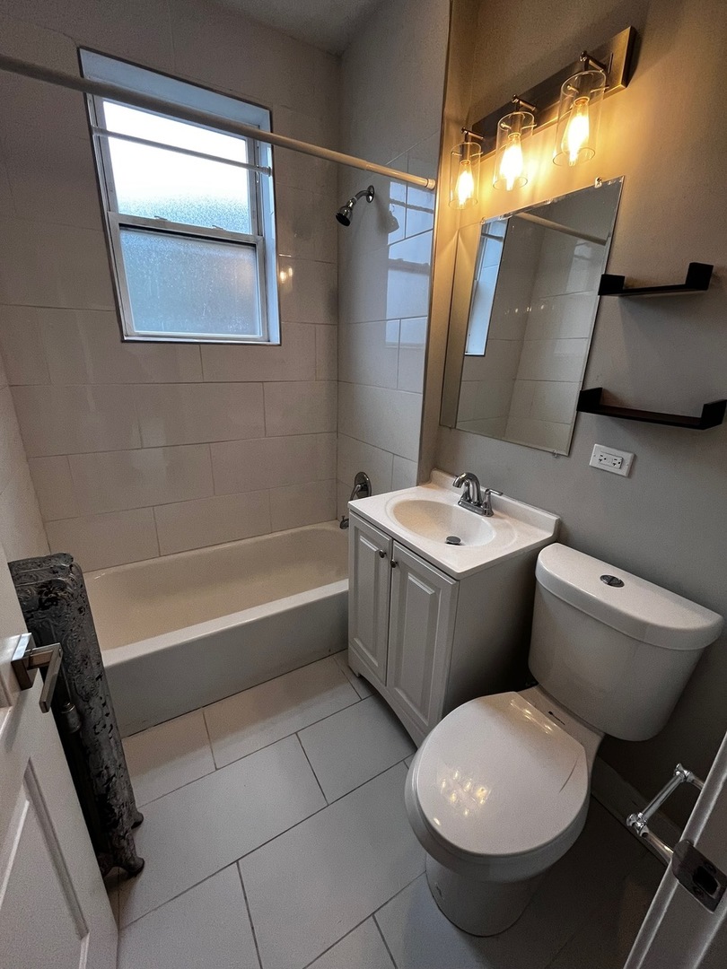 3351 W Sunnyside Avenue Unit: 2