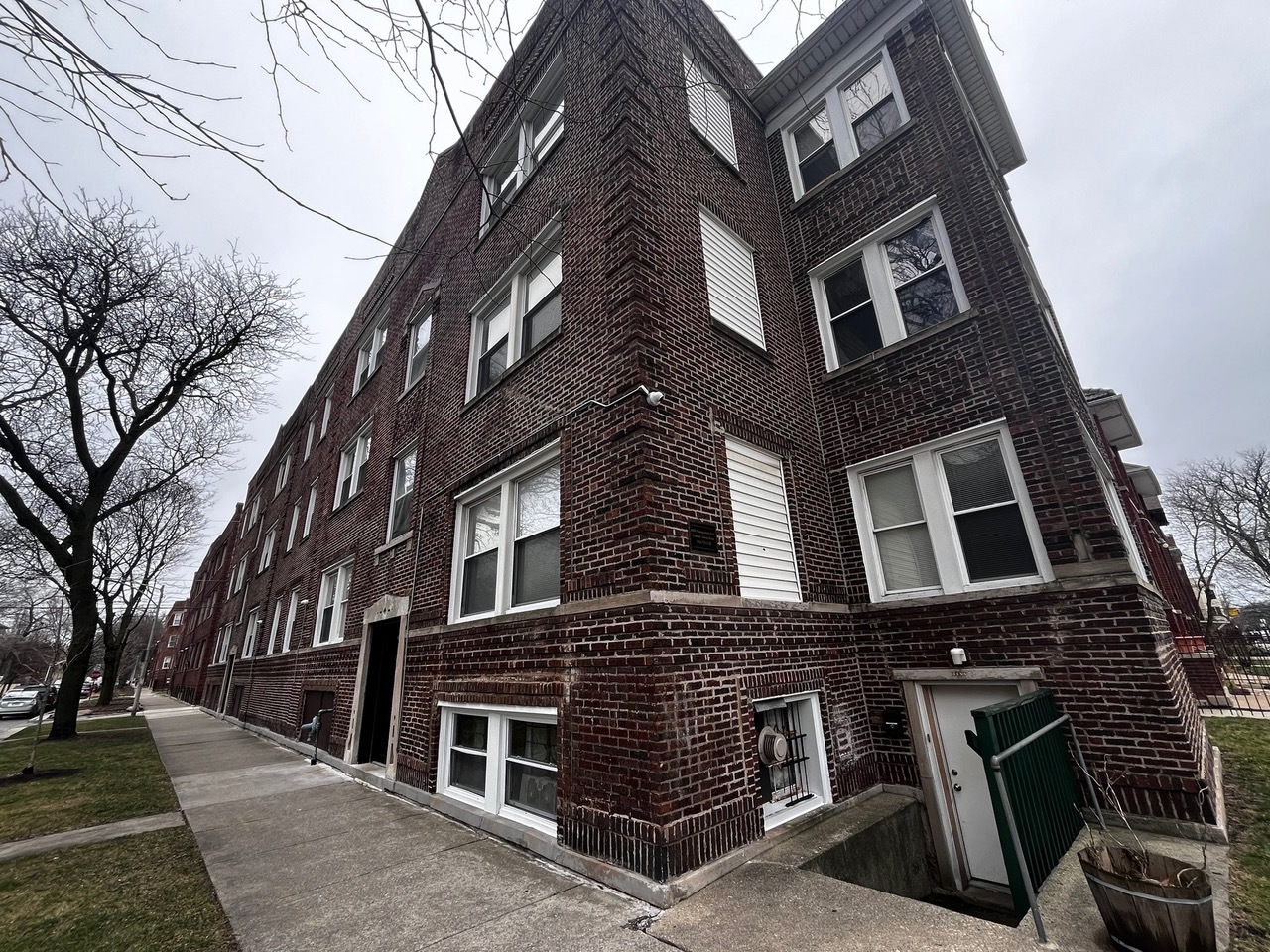 3351 W Sunnyside Avenue Unit: 2