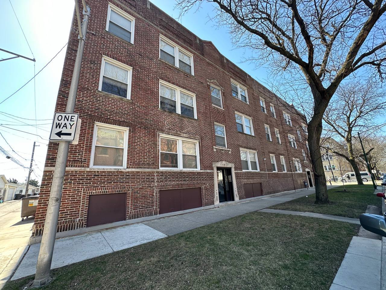 3351 W Sunnyside Avenue Unit: 2