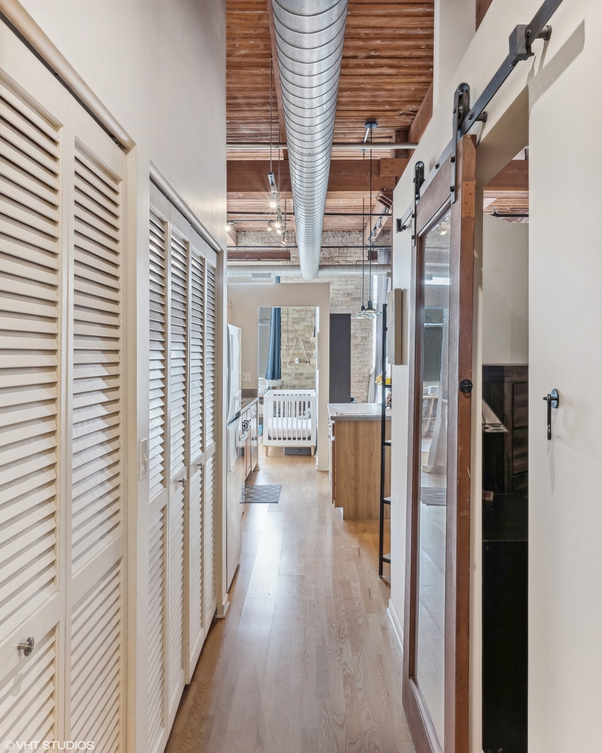 1740 N Maplewood Avenue Unit: 202