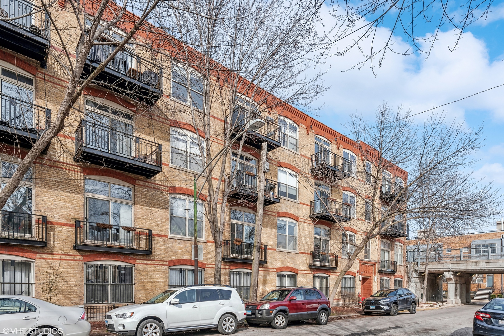 1740 N Maplewood Avenue Unit: 202
