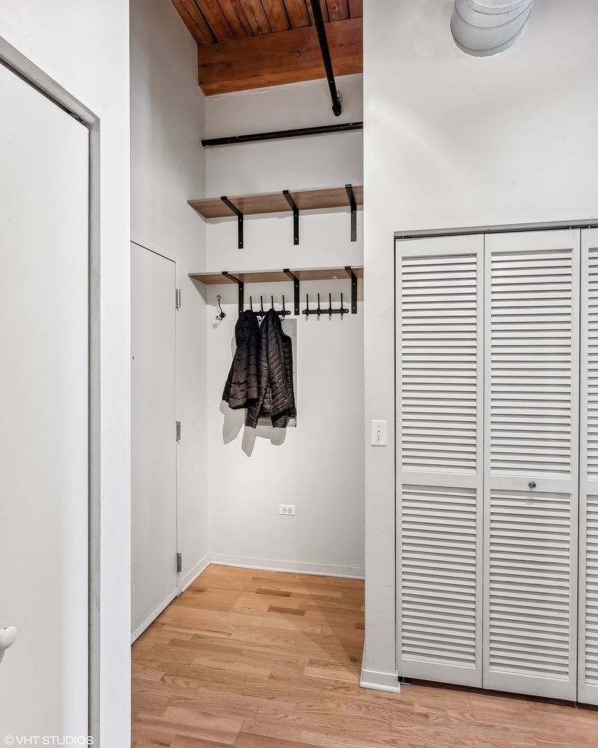 1740 N Maplewood Avenue Unit: 202