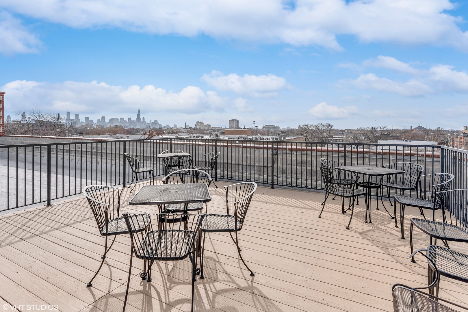 1740 N Maplewood Avenue Unit: 202