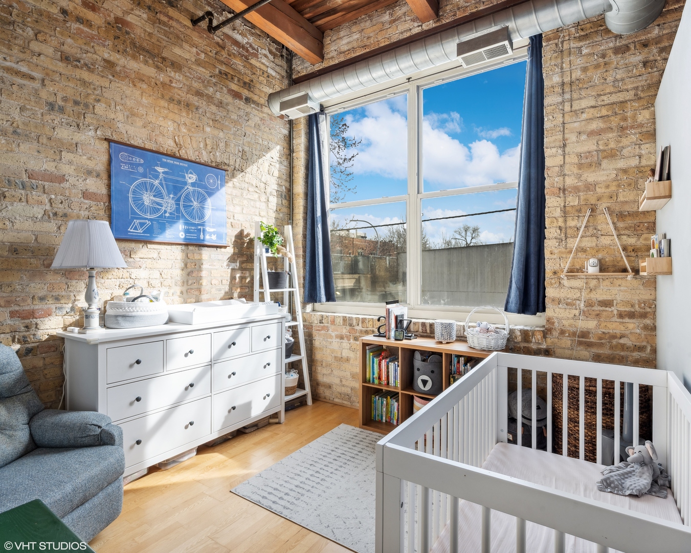 1740 N Maplewood Avenue Unit: 202