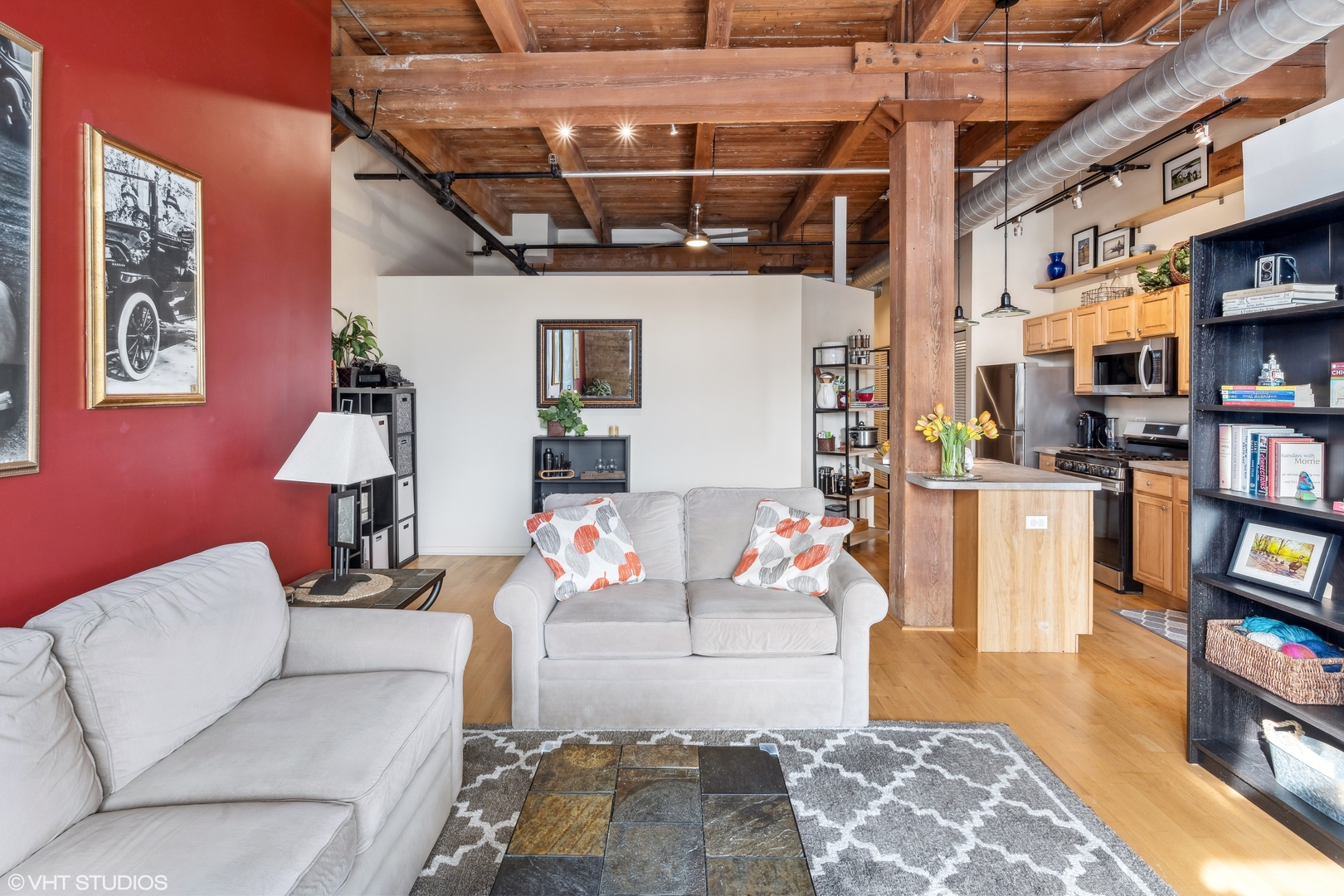 1740 N Maplewood Avenue Unit: 202
