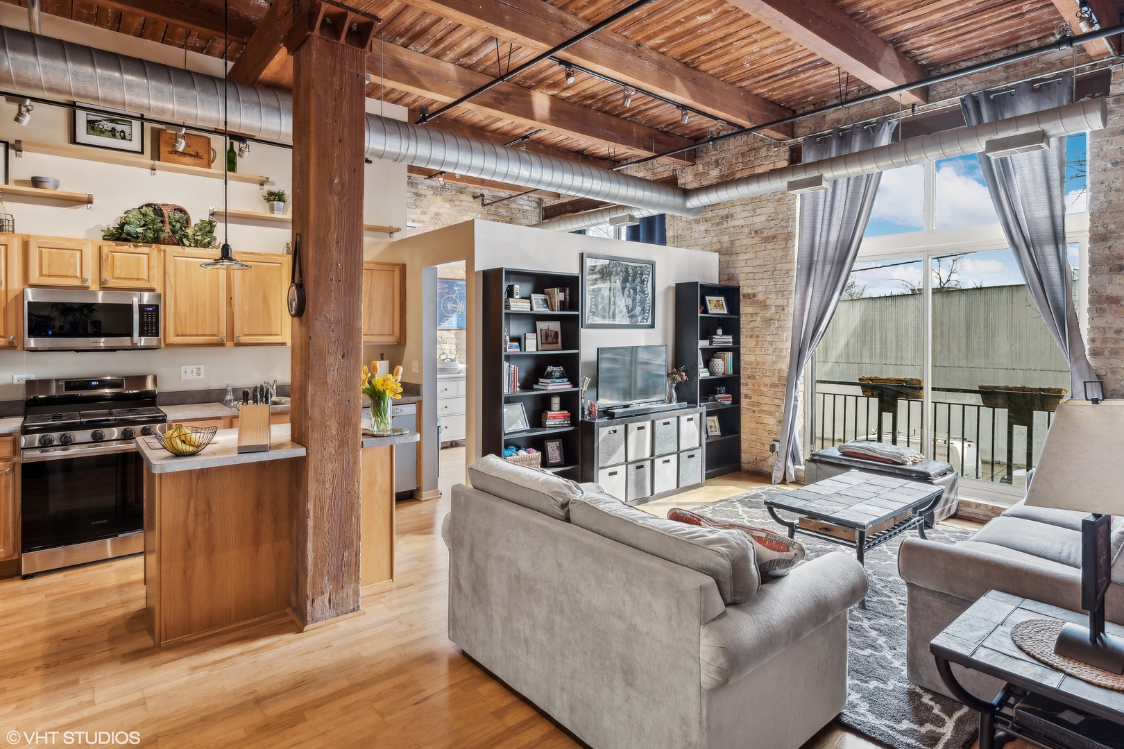 1740 N Maplewood Avenue Unit: 202