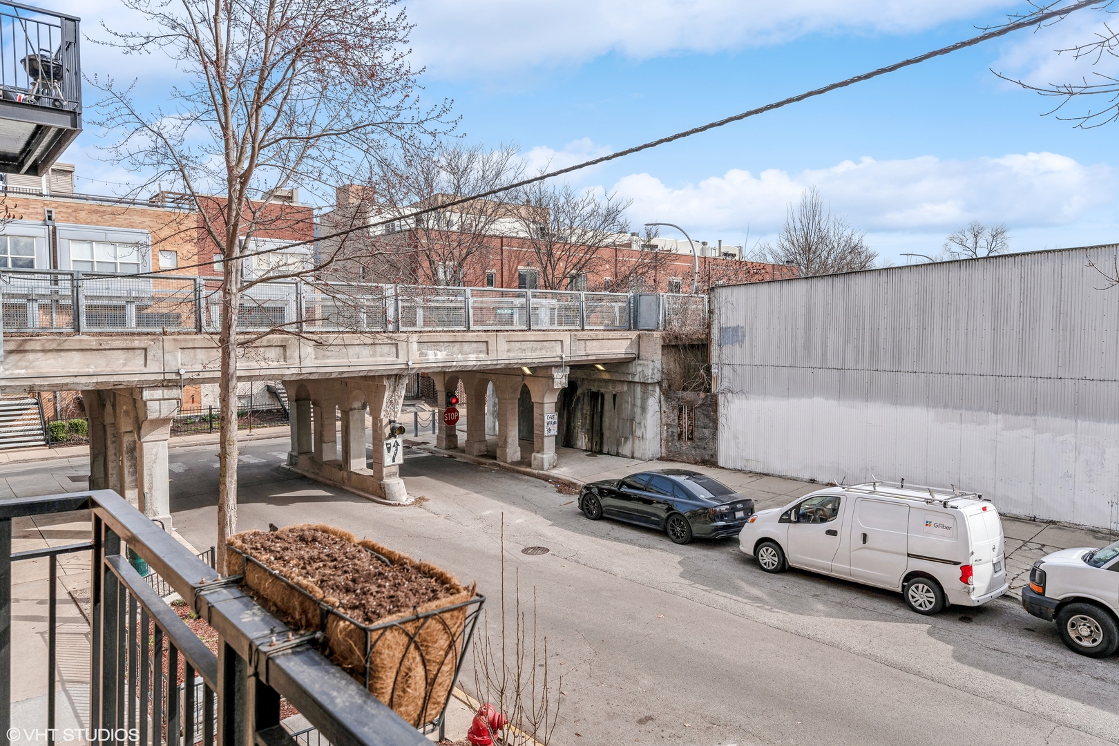 1740 N Maplewood Avenue Unit: 202