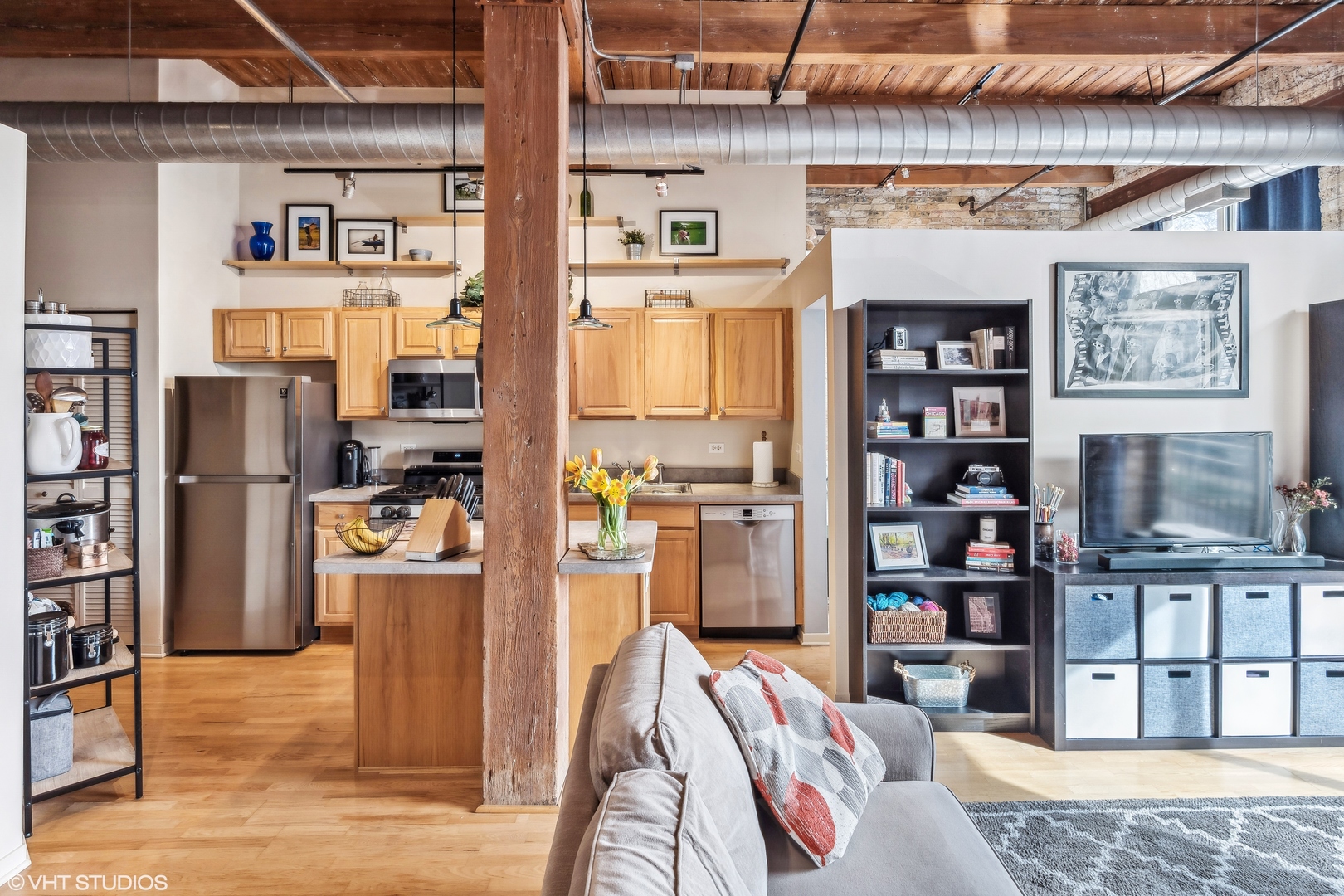 1740 N Maplewood Avenue Unit: 202