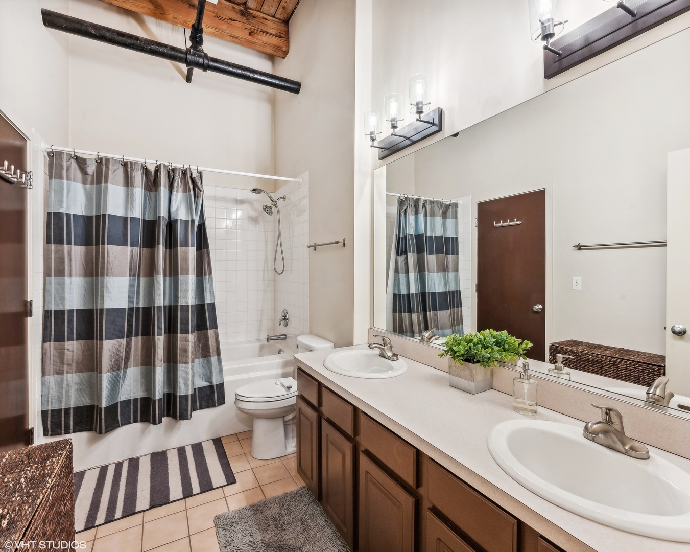 1740 N Maplewood Avenue Unit: 202