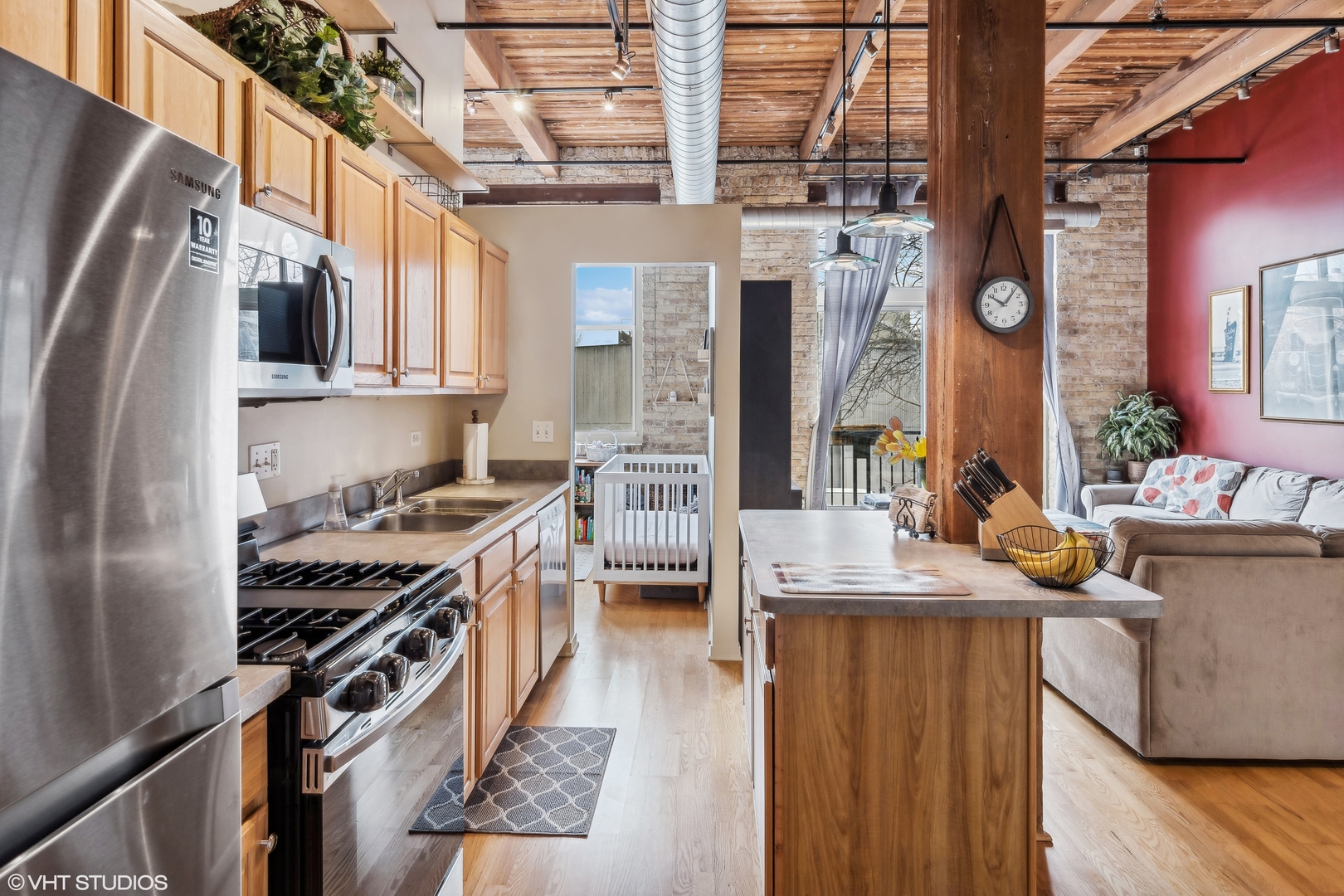 1740 N Maplewood Avenue Unit: 202
