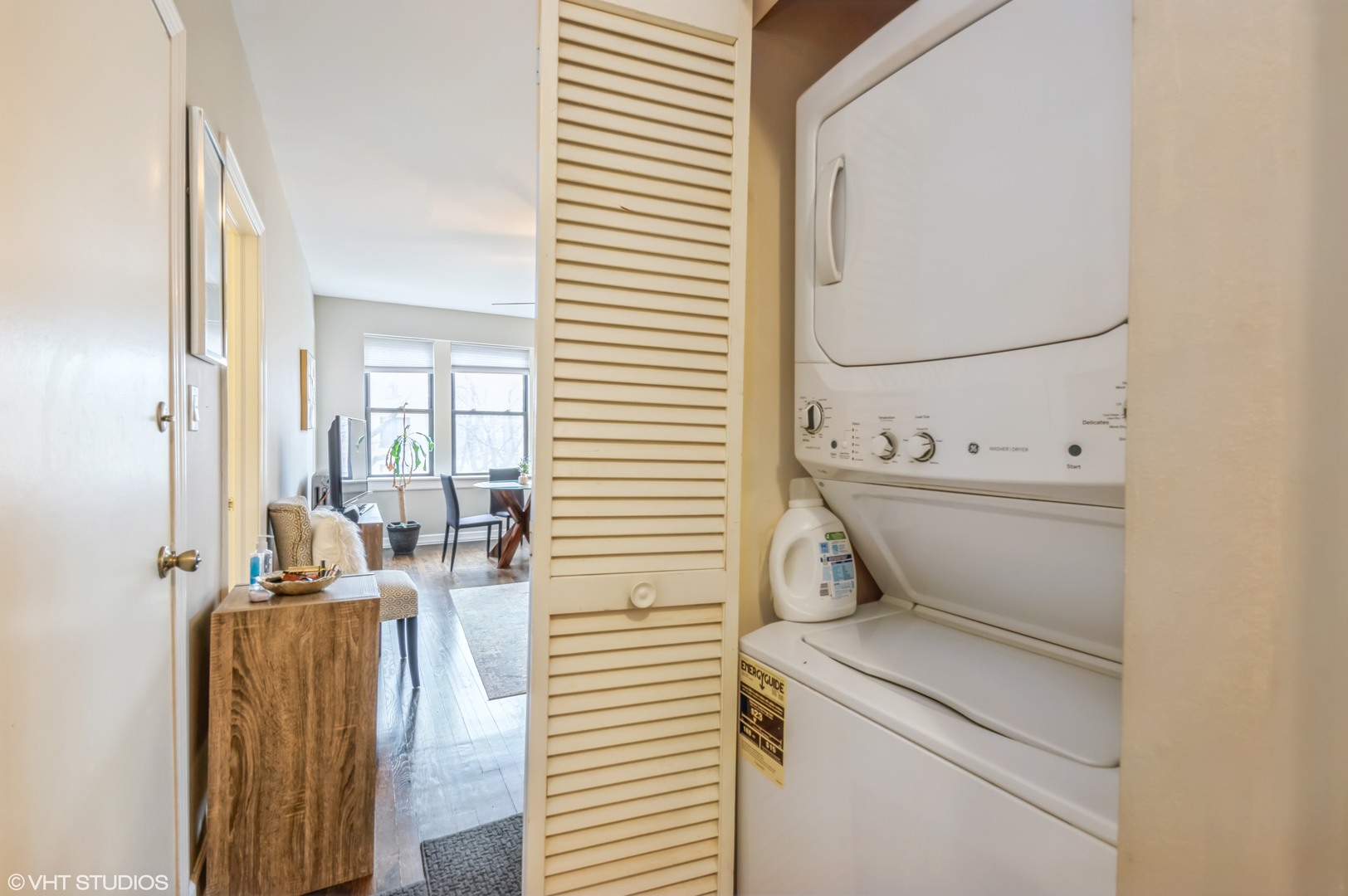 1852 W Lunt Avenue Unit: 2