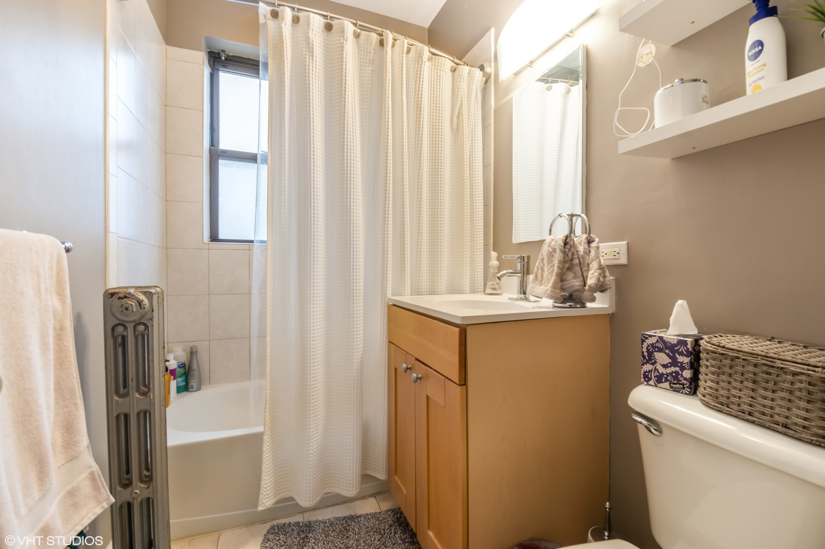1852 W Lunt Avenue Unit: 2