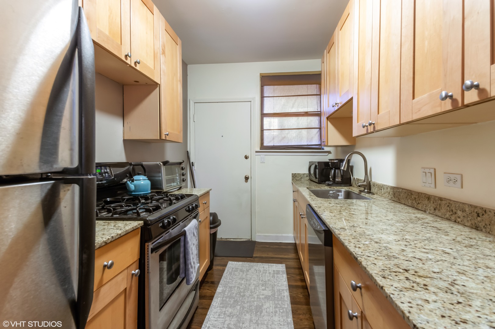 1852 W Lunt Avenue Unit: 2