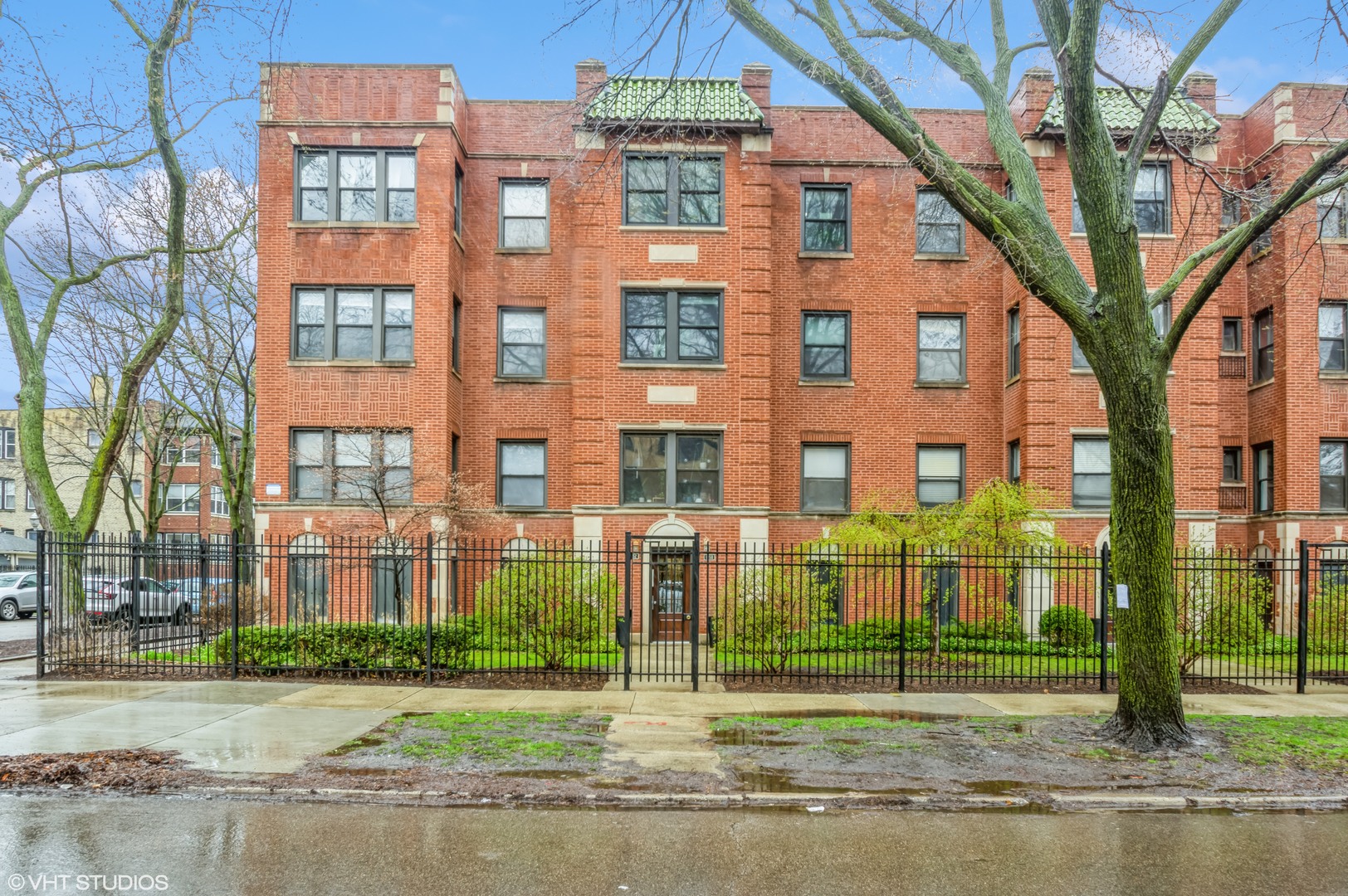 1852 W Lunt Avenue Unit: 2
