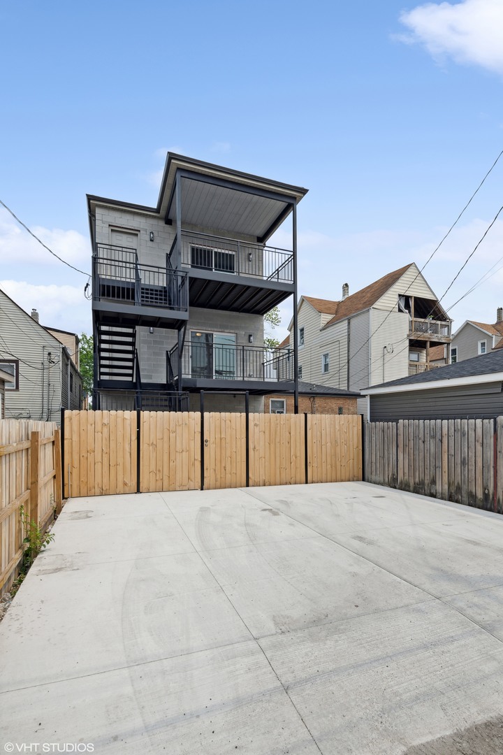 2106 N Laramie Avenue Unit: 1