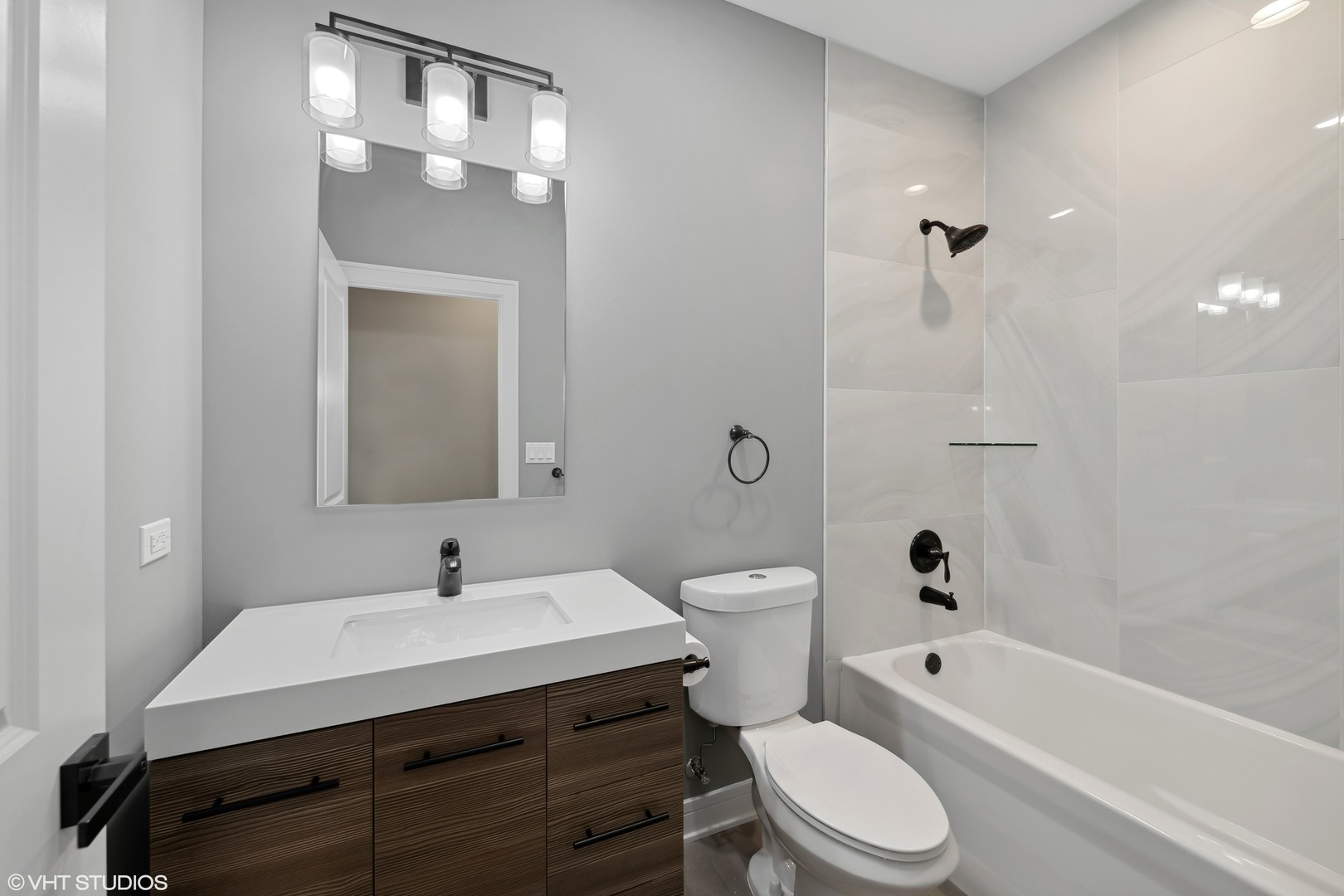 2106 N Laramie Avenue Unit: 1