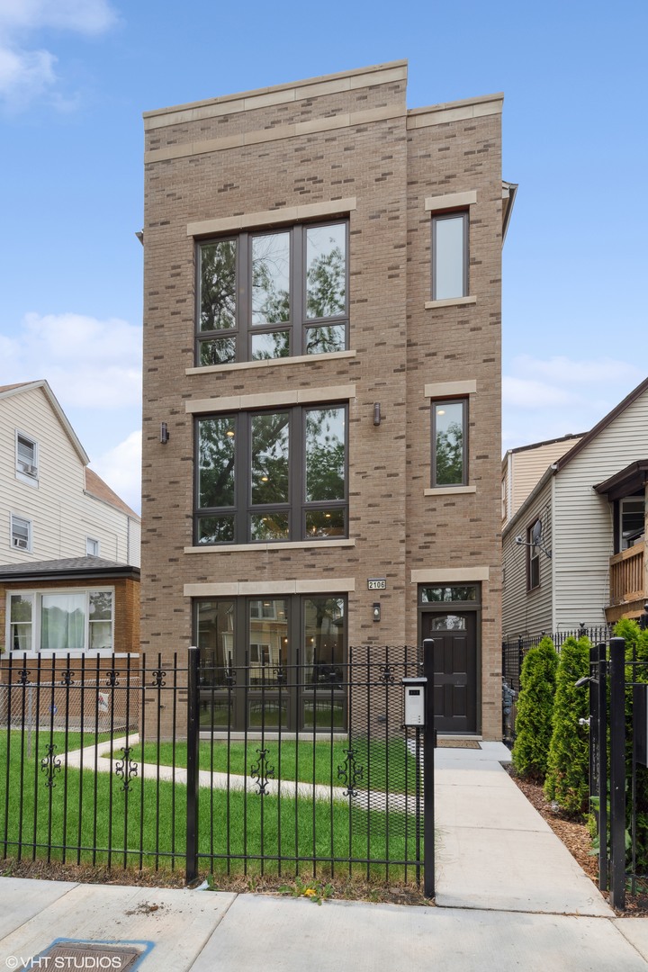 2106 N Laramie Avenue Unit: 1