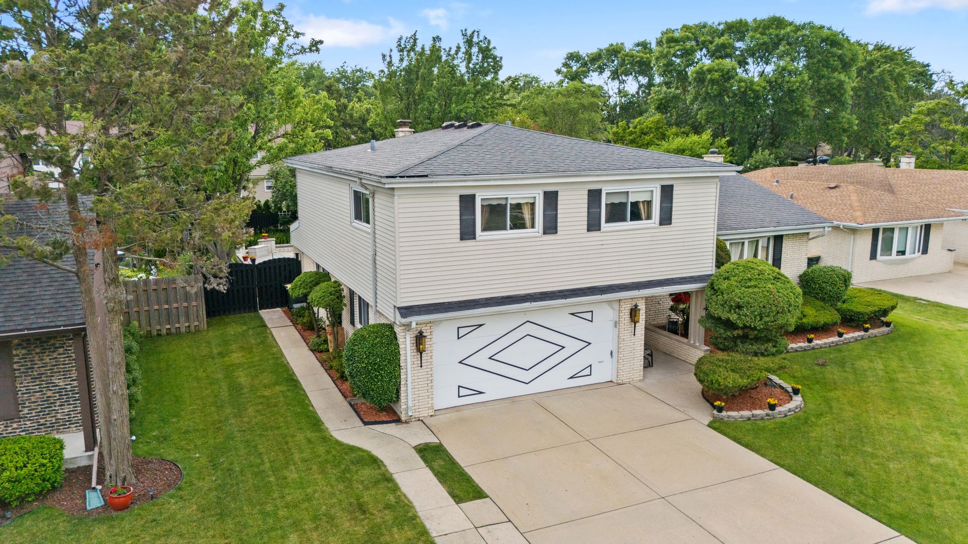 2342 S Shag Bark Trail