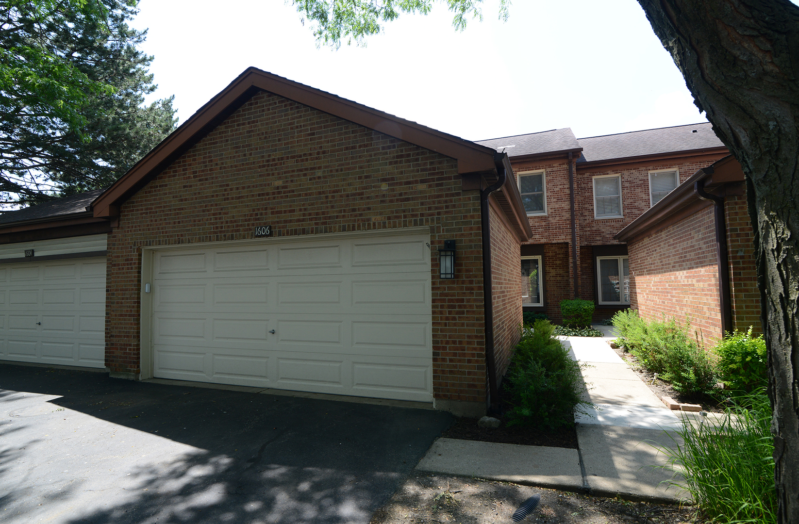 1606 N Windsor Drive Unit: 1606