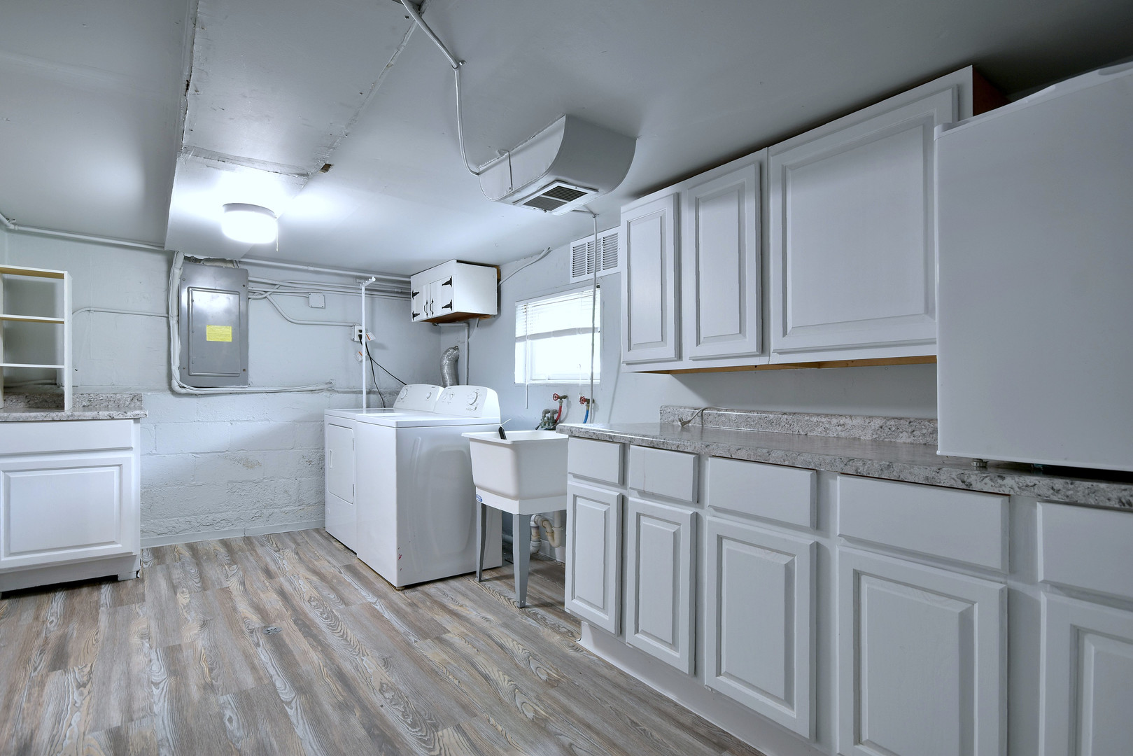 211 N Harvard Avenue