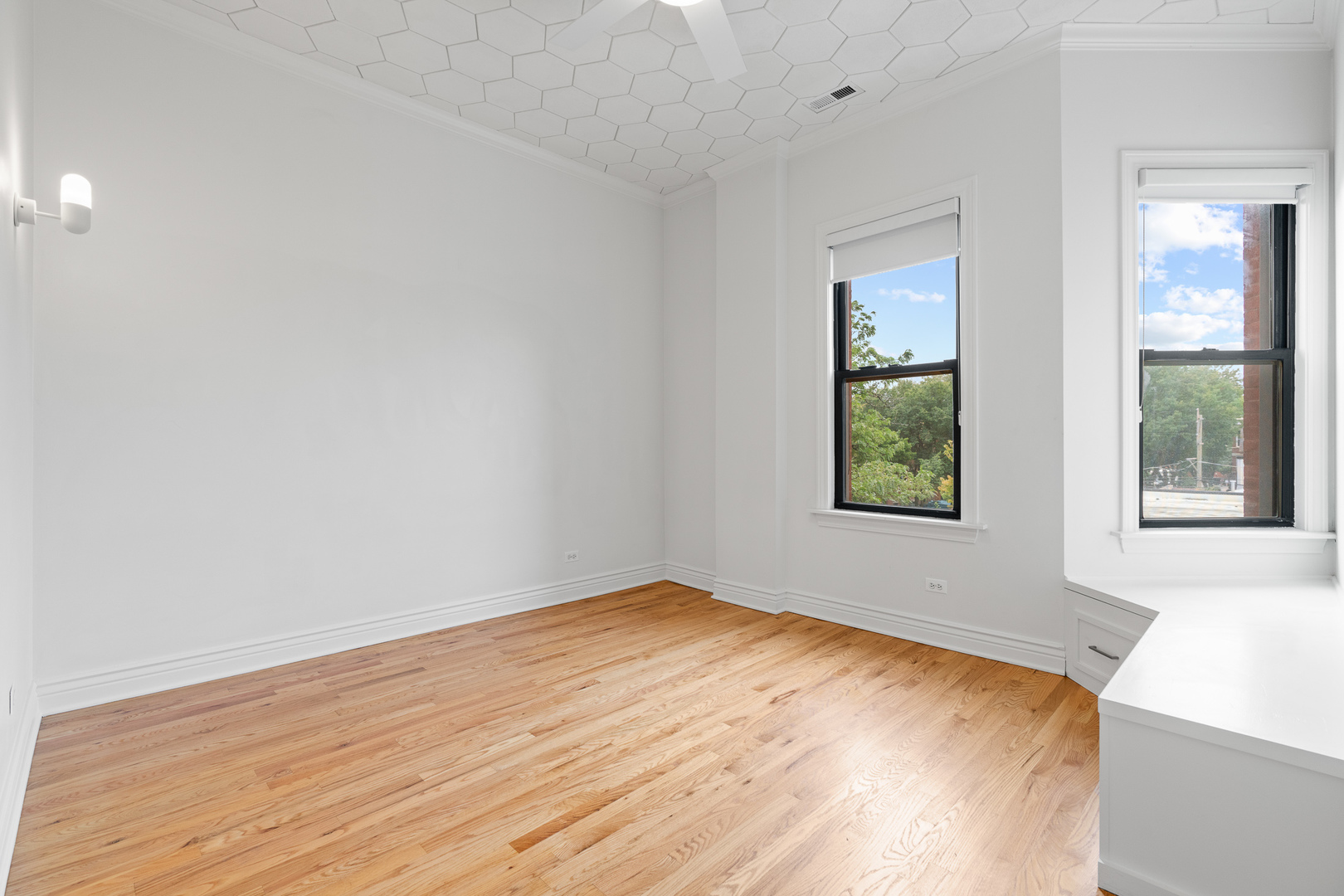 2801 N Seminary Avenue Unit: 3S