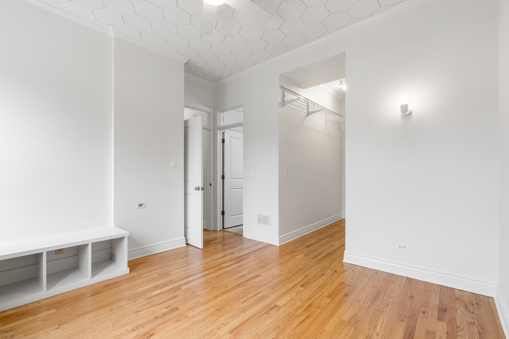 2801 N Seminary Avenue Unit: 3S