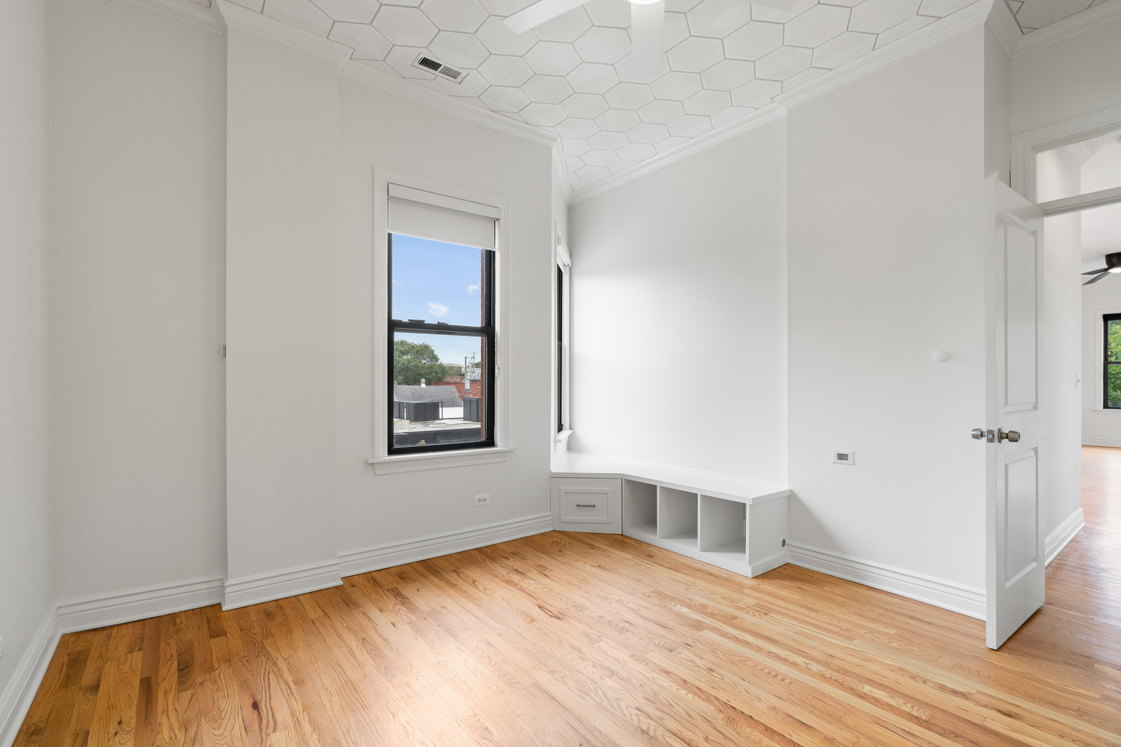 2801 N Seminary Avenue Unit: 3S