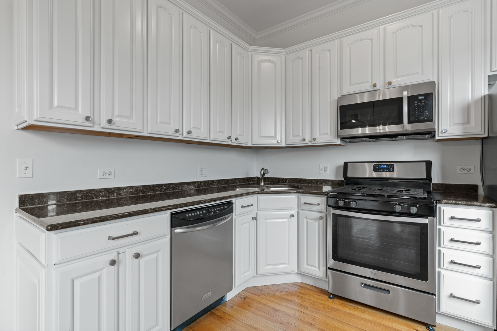 2801 N Seminary Avenue Unit: 3S