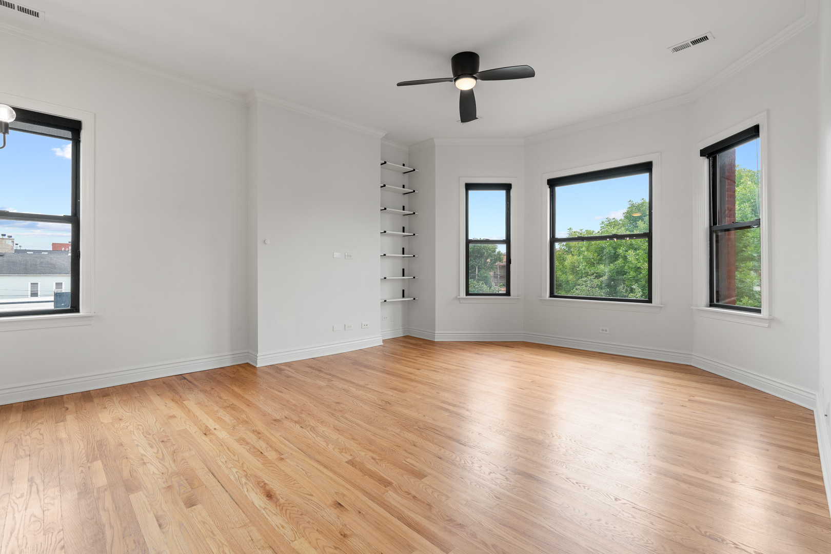 2801 N Seminary Avenue Unit: 3S