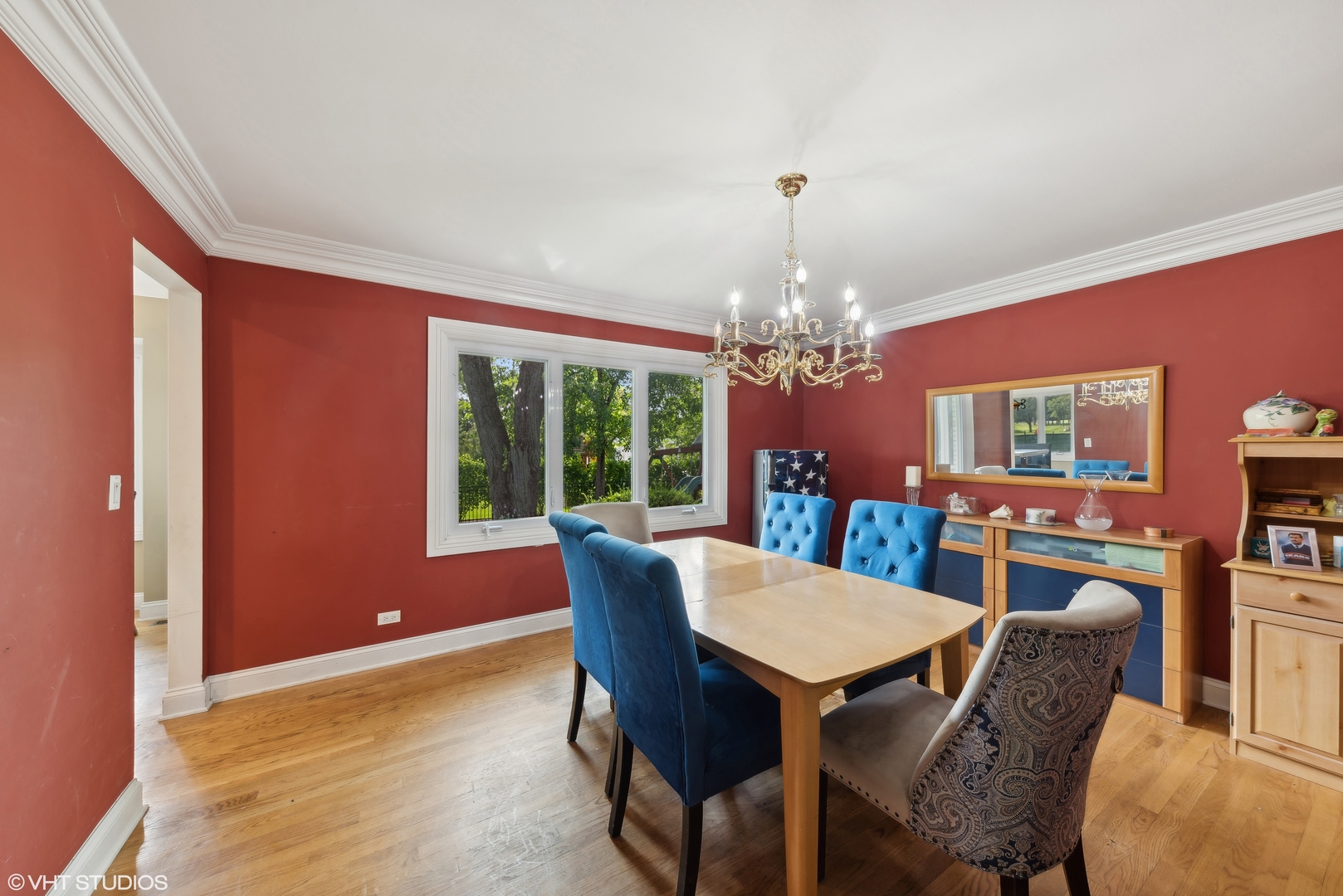 1925 E OAKTON Street