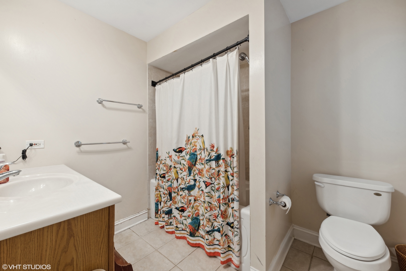 1925 E OAKTON Street