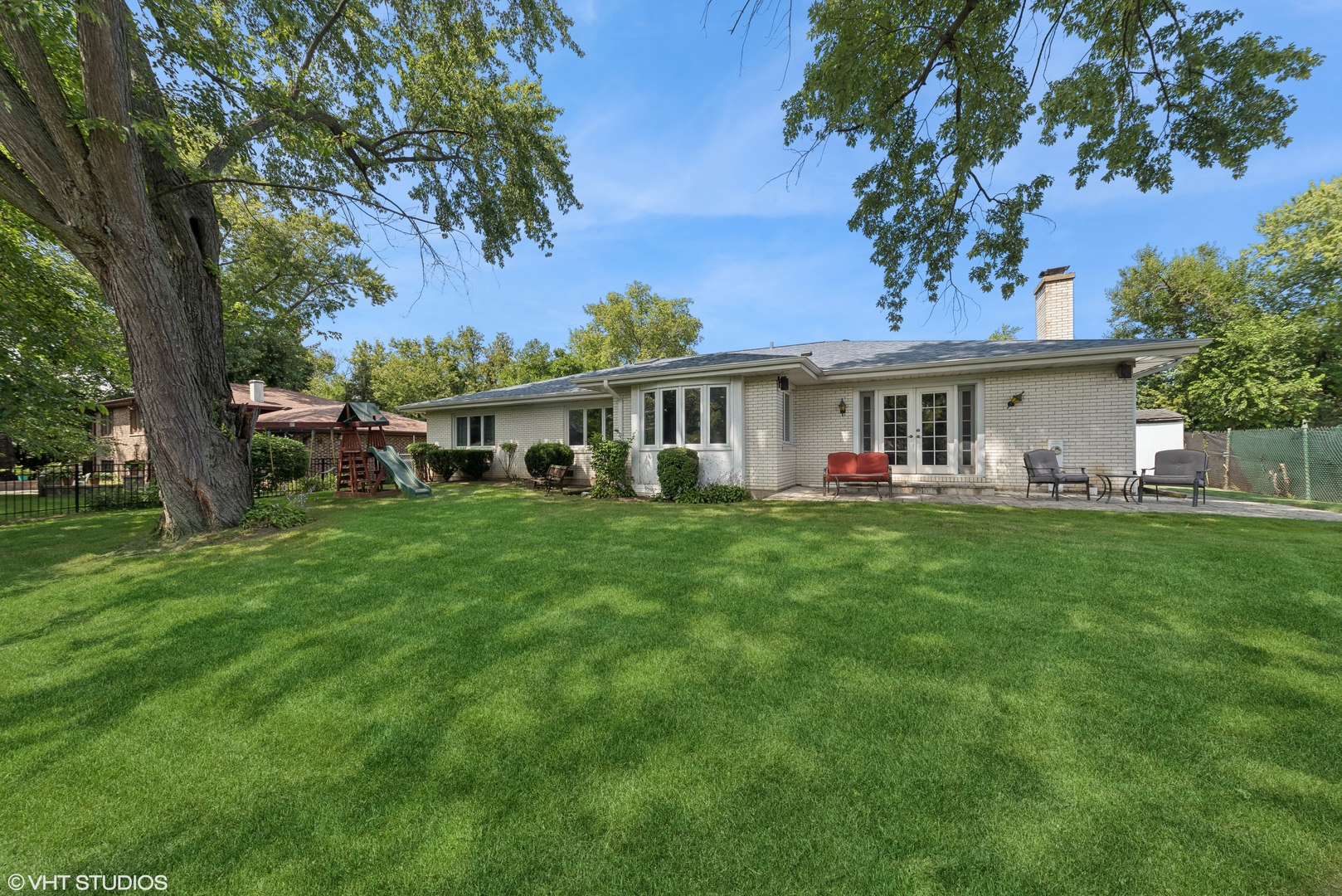 1925 E OAKTON Street