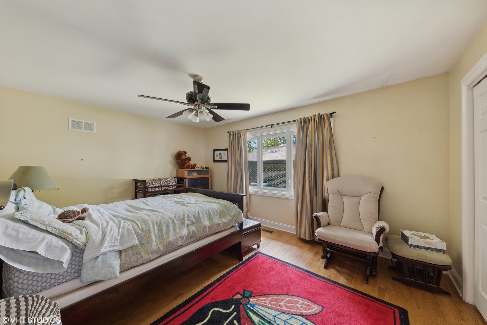 1925 E OAKTON Street