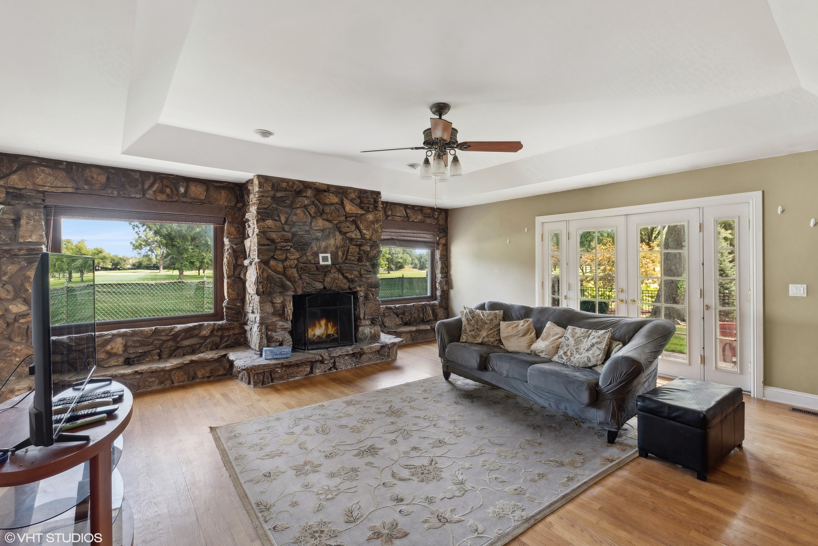 1925 E OAKTON Street