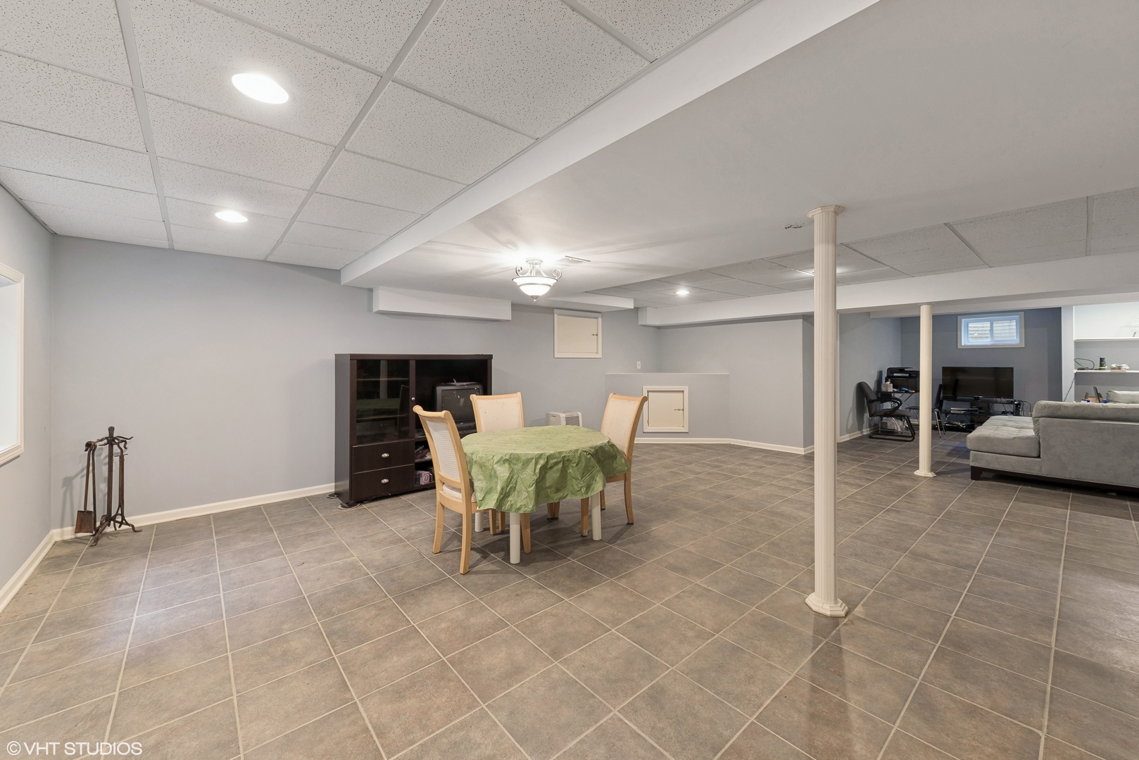 1925 E OAKTON Street