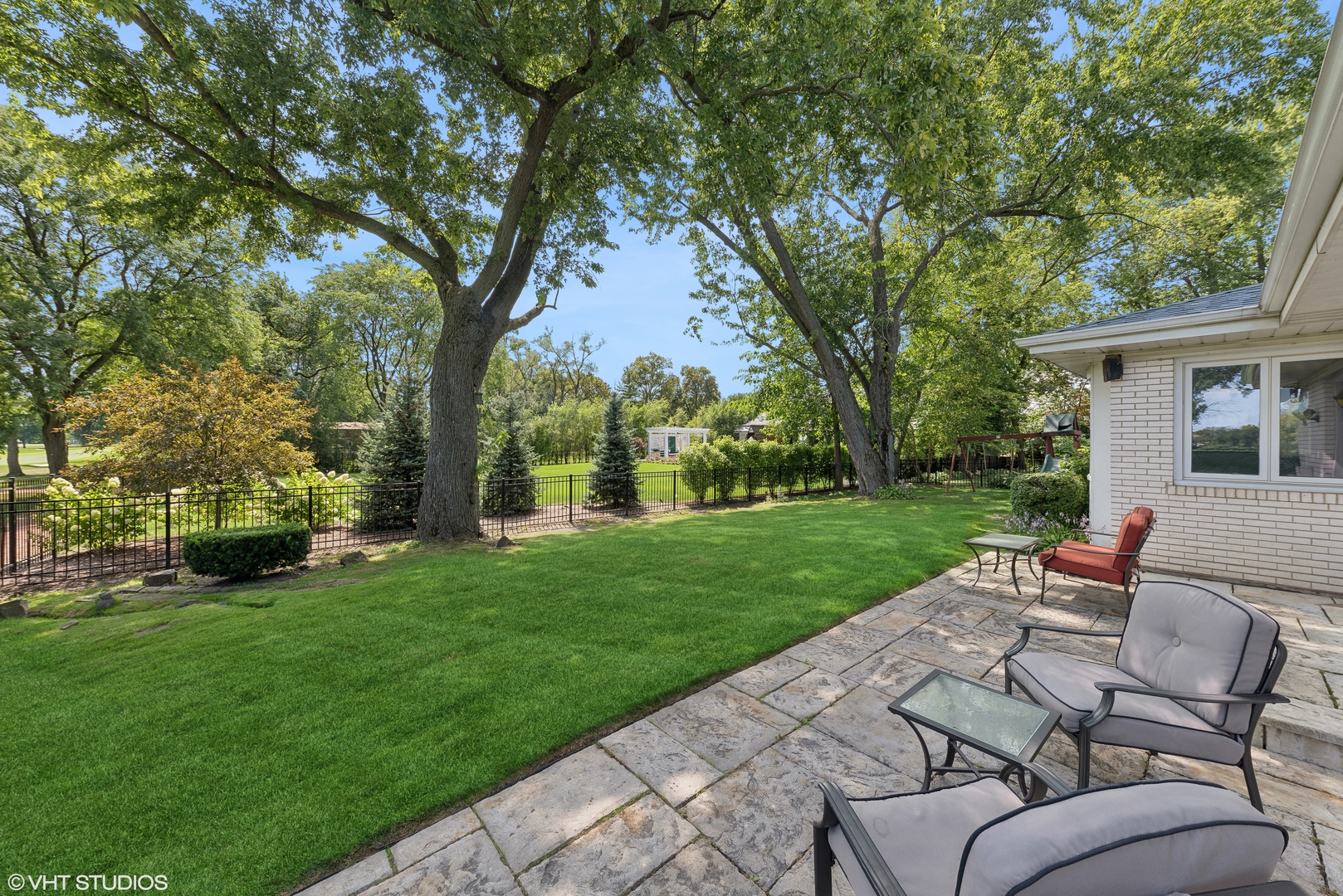 1925 E OAKTON Street