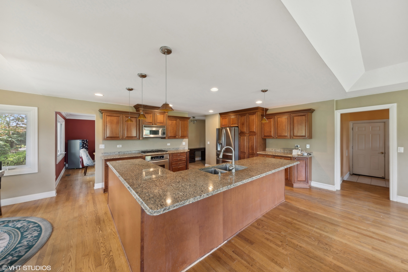 1925 E OAKTON Street