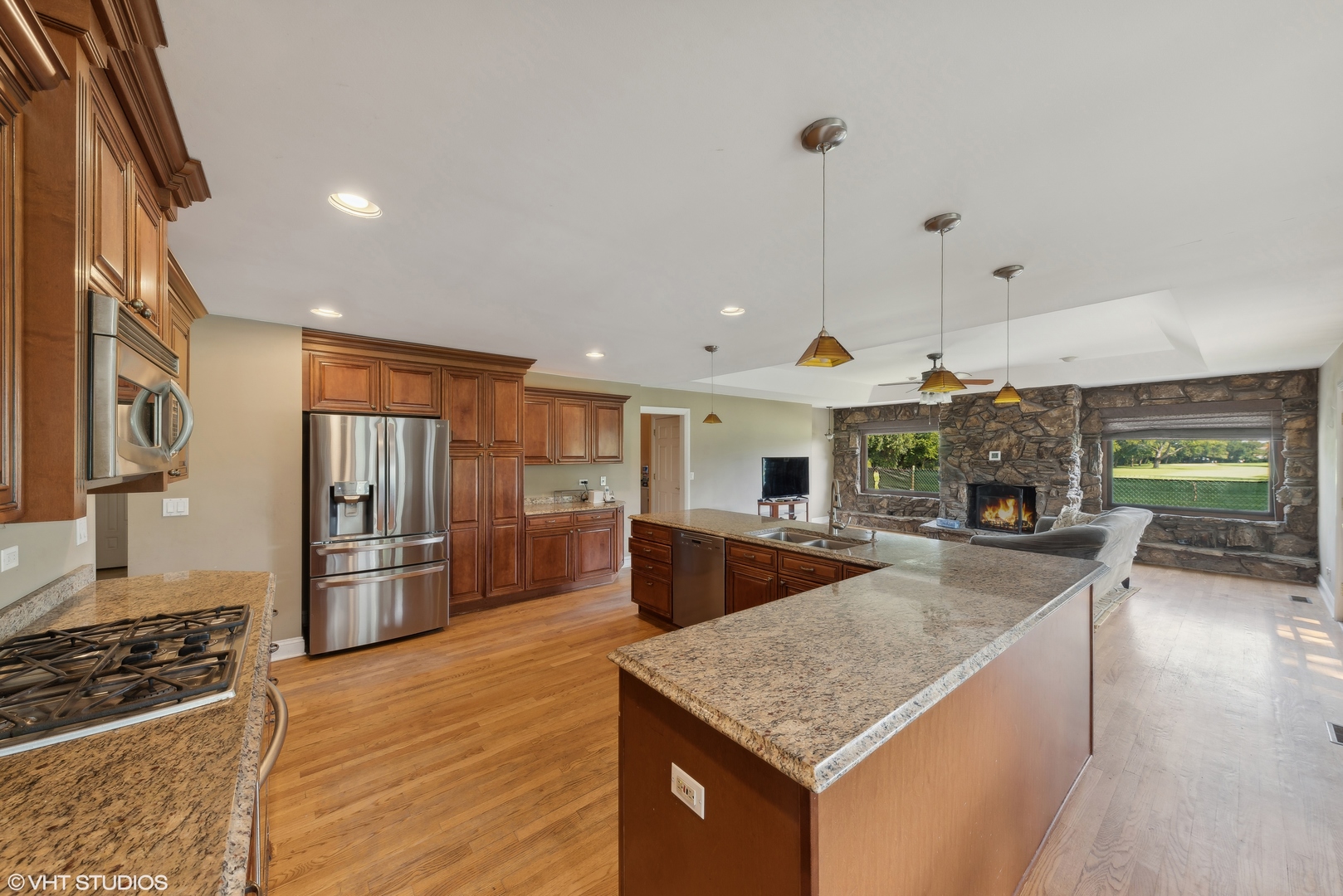 1925 E OAKTON Street