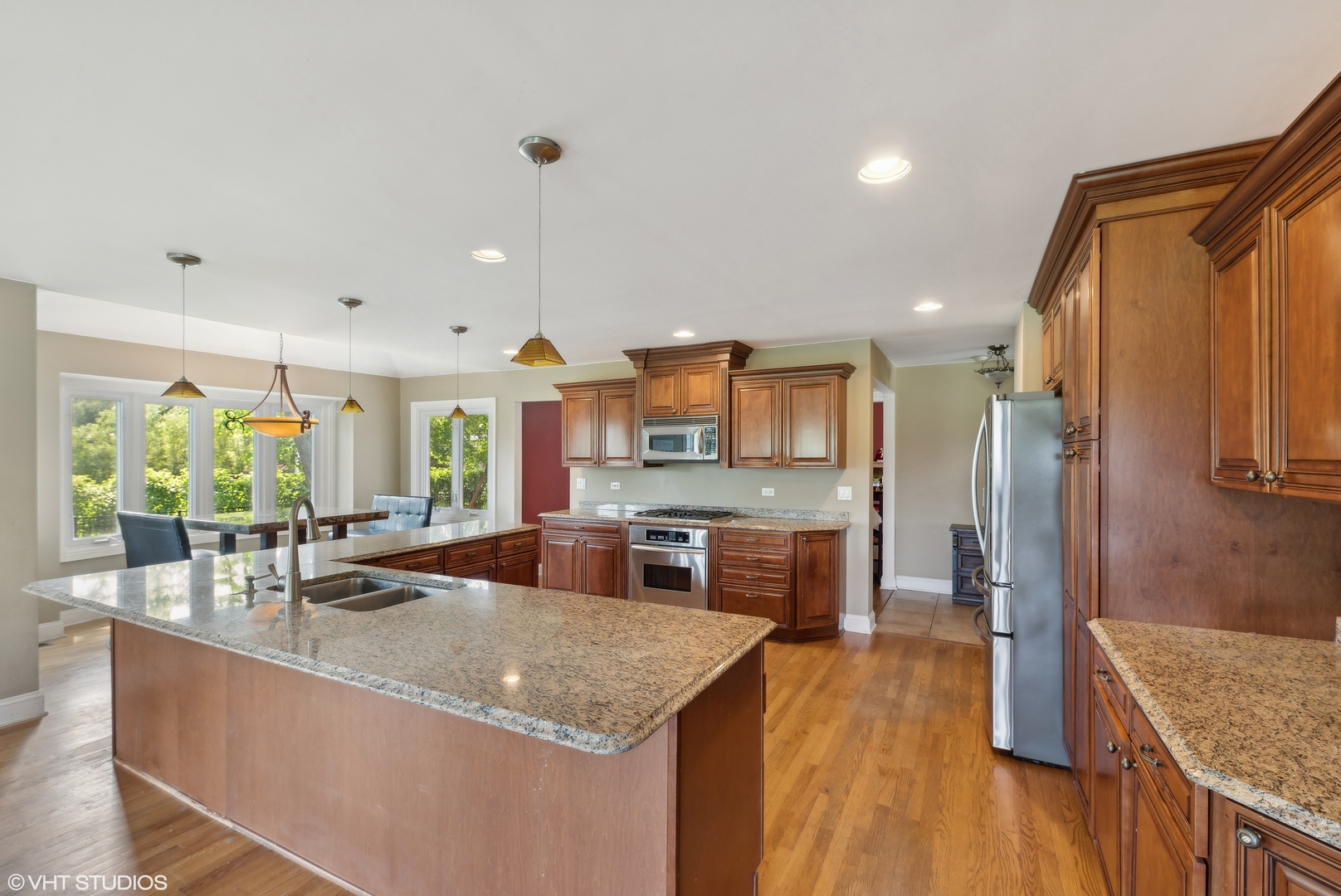 1925 E OAKTON Street