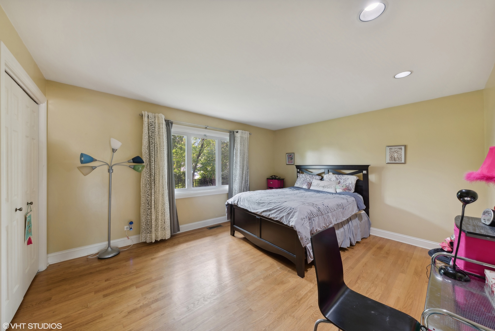 1925 E OAKTON Street